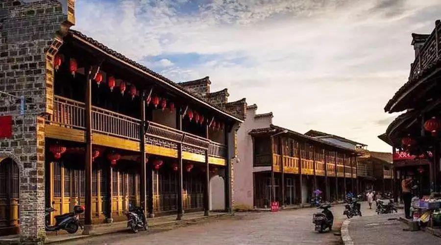 治理扬尘  守护“景洪蓝”